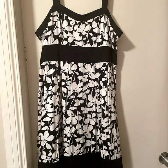😊 3/$40. Reitmans summer dress - Picture 1 of 6